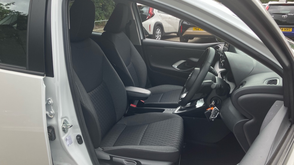 Toyota Yaris 1.5 Hybrid Icon 5dr CVT Hybrid Hatchback - Image 60