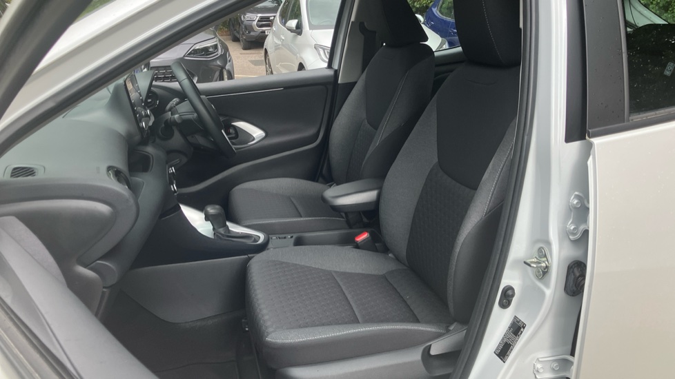 Toyota Yaris 1.5 Hybrid Icon 5dr CVT Hybrid Hatchback - Image 62