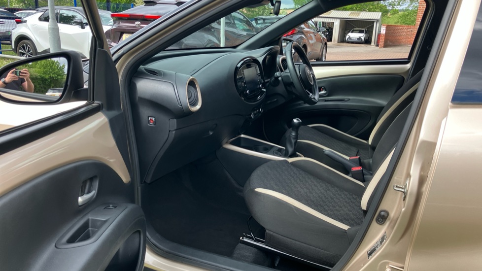 Toyota Aygo X 1.0 VVT-i Edge 5dr Petrol Hatchback - Image 5