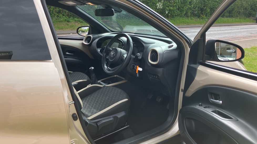 Toyota Aygo X 1.0 VVT-i Edge 5dr Petrol Hatchback - Image 12