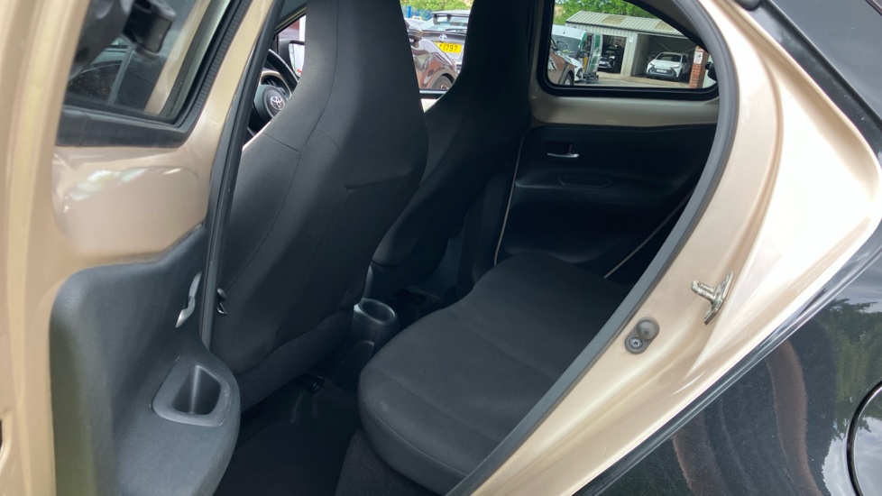 Toyota Aygo X 1.0 VVT-i Edge 5dr Petrol Hatchback - Image 15