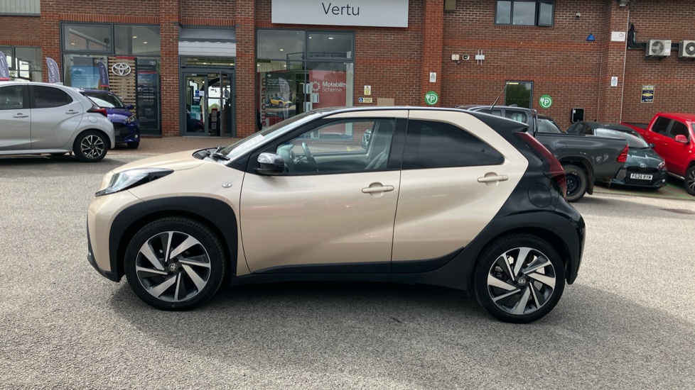 Toyota Aygo X 1.0 VVT-i Edge 5dr Petrol Hatchback - Image 24