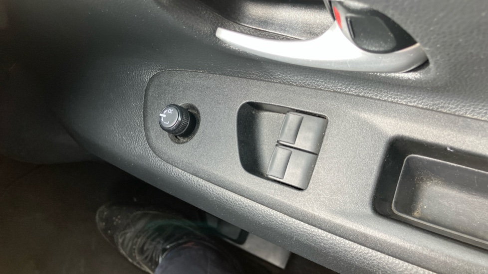 Toyota Aygo X 1.0 VVT-i Edge 5dr Petrol Hatchback - Image 33