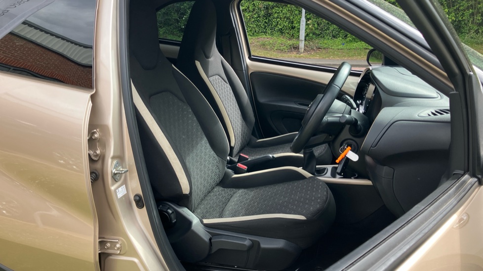 Toyota Aygo X 1.0 VVT-i Edge 5dr Petrol Hatchback - Image 57