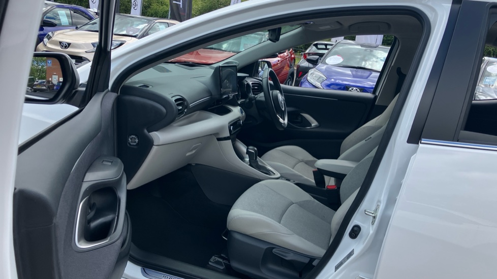 Toyota Yaris 1.5 Hybrid Excel 5dr CVT Hybrid Hatchback - Image 5
