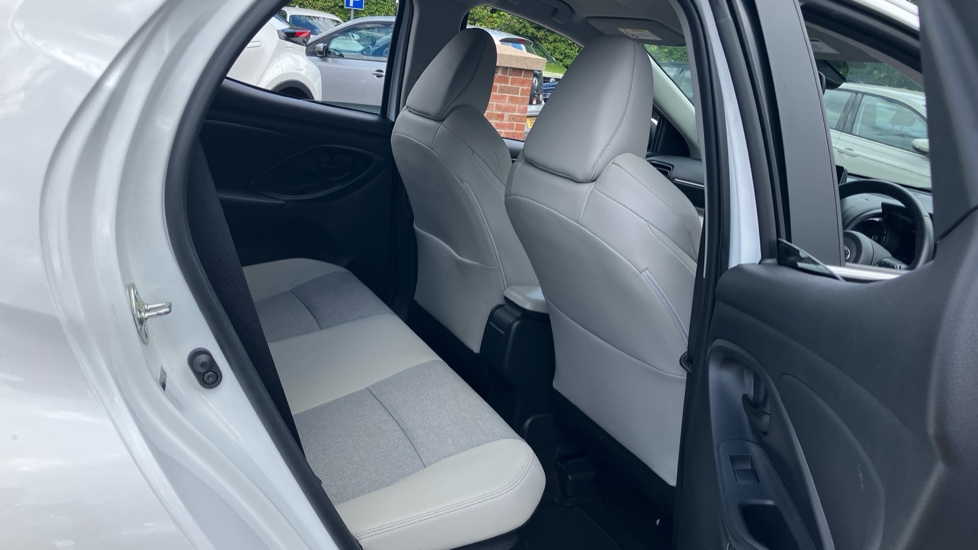 Toyota Yaris 1.5 Hybrid Excel 5dr CVT Hybrid Hatchback - Image 8