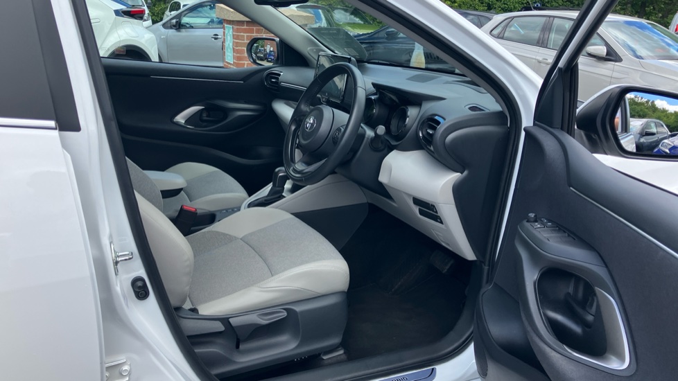 Toyota Yaris 1.5 Hybrid Excel 5dr CVT Hybrid Hatchback - Image 12