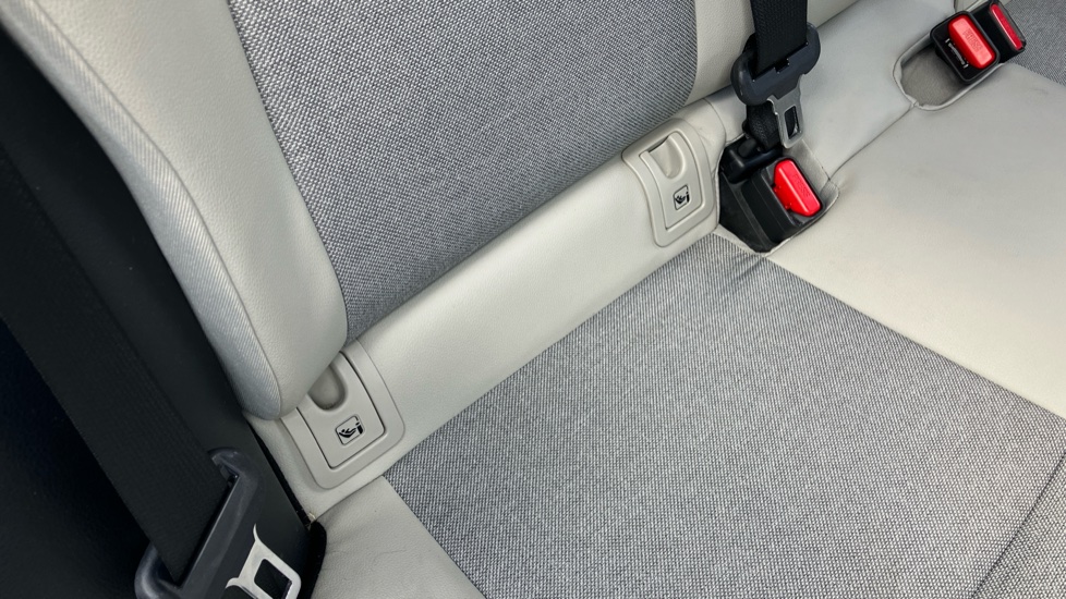 Toyota Yaris 1.5 Hybrid Excel 5dr CVT Hybrid Hatchback - Image 14