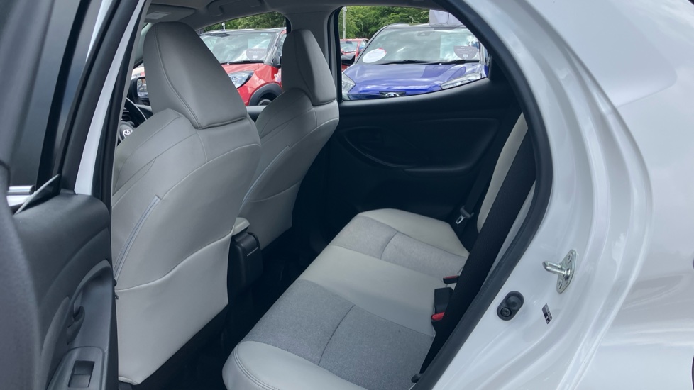 Toyota Yaris 1.5 Hybrid Excel 5dr CVT Hybrid Hatchback - Image 15