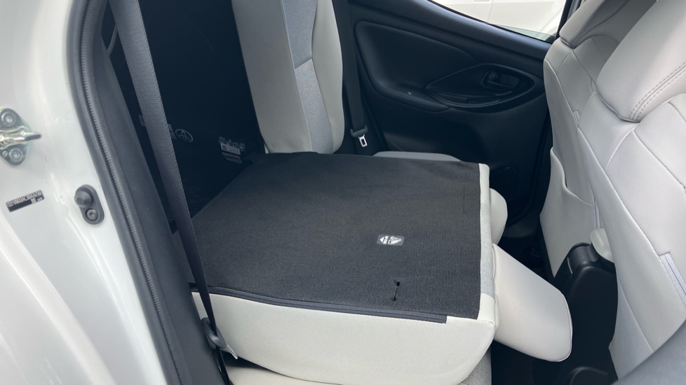 Toyota Yaris 1.5 Hybrid Excel 5dr CVT Hybrid Hatchback - Image 18