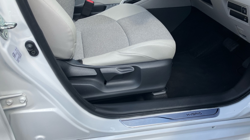 Toyota Yaris 1.5 Hybrid Excel 5dr CVT Hybrid Hatchback - Image 30