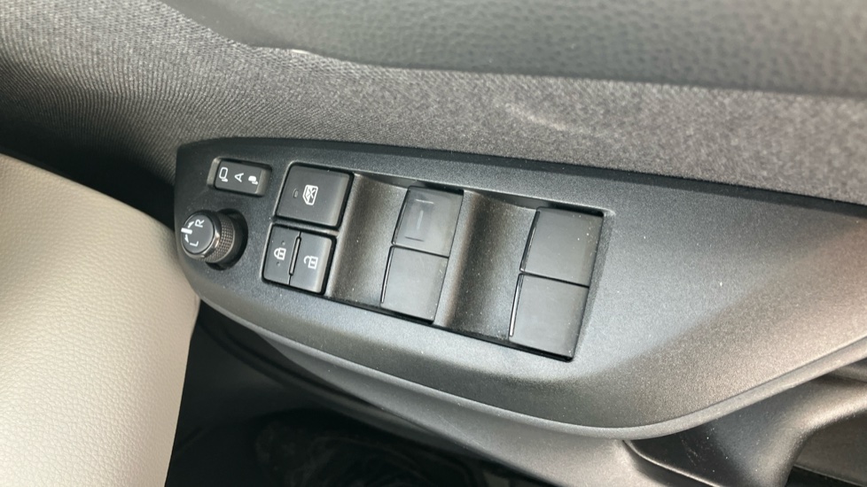 Toyota Yaris 1.5 Hybrid Excel 5dr CVT Hybrid Hatchback - Image 33