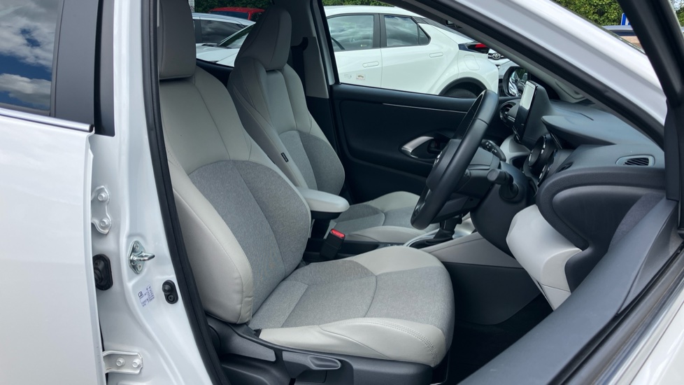 Toyota Yaris 1.5 Hybrid Excel 5dr CVT Hybrid Hatchback - Image 61