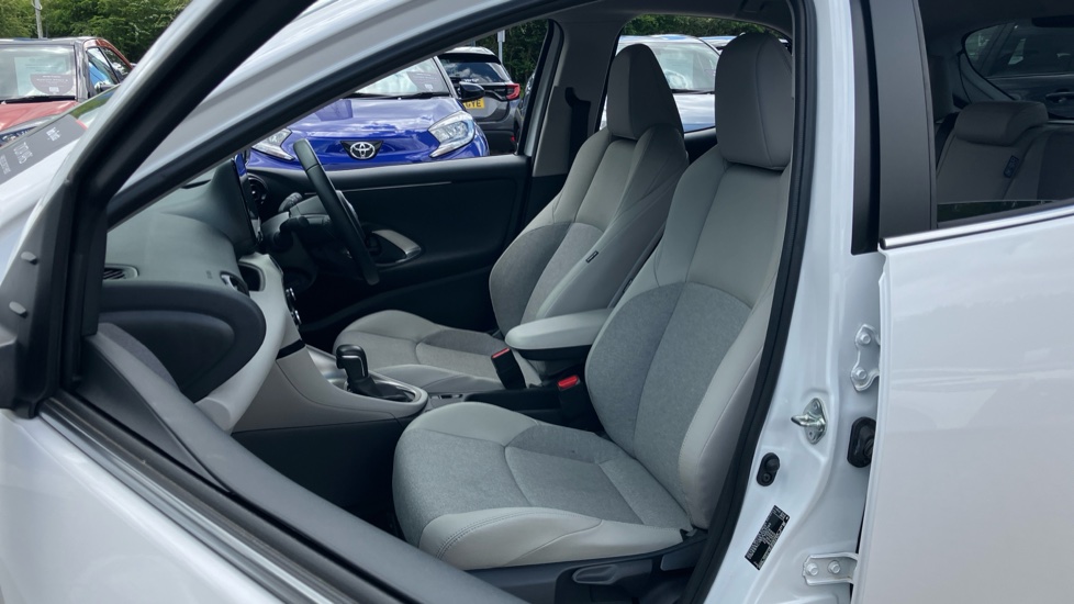 Toyota Yaris 1.5 Hybrid Excel 5dr CVT Hybrid Hatchback - Image 64