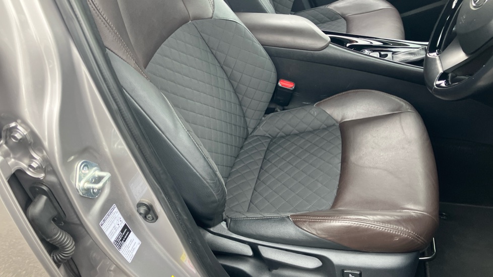 Toyota C-HR 1.8 Hybrid Excel 5dr CVT Hybrid Hatchback - Image 17