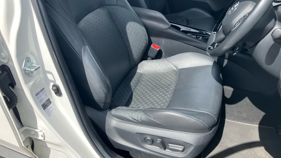 Toyota C-HR 1.8 Hybrid Excel 5dr CVT Hybrid Hatchback - Image 17