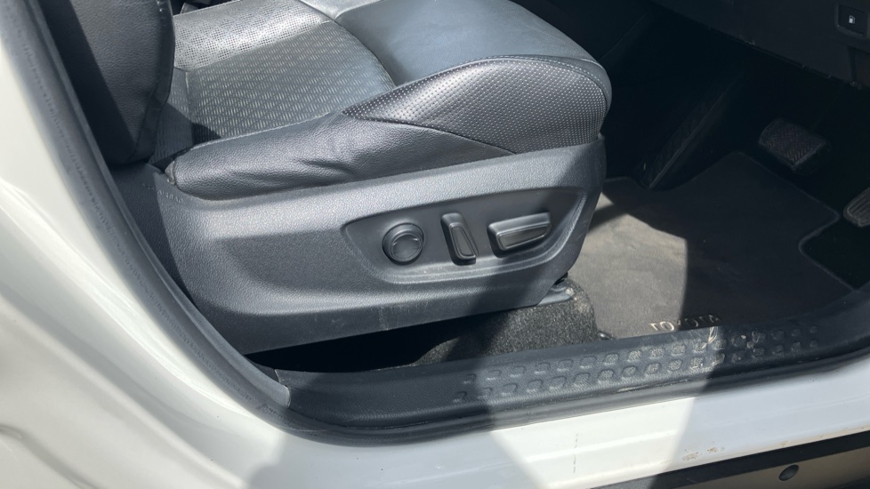 Toyota C-HR 1.8 Hybrid Excel 5dr CVT Hybrid Hatchback - Image 30
