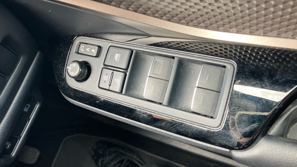 Toyota C-HR 1.8 Hybrid Excel 5dr CVT Hybrid Hatchback - Image 33