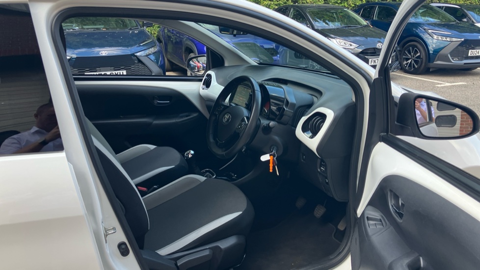 Toyota Aygo 1.0 VVT-i X-Press 5dr Petrol Hatchback - Image 12