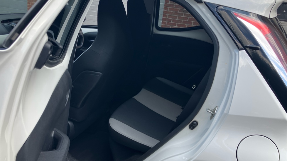 Toyota Aygo 1.0 VVT-i X-Press 5dr Petrol Hatchback - Image 15