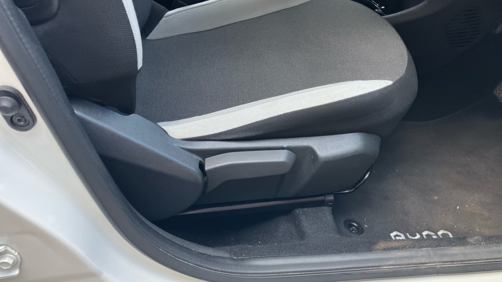 Toyota Aygo 1.0 VVT-i X-Press 5dr Petrol Hatchback - Image 30
