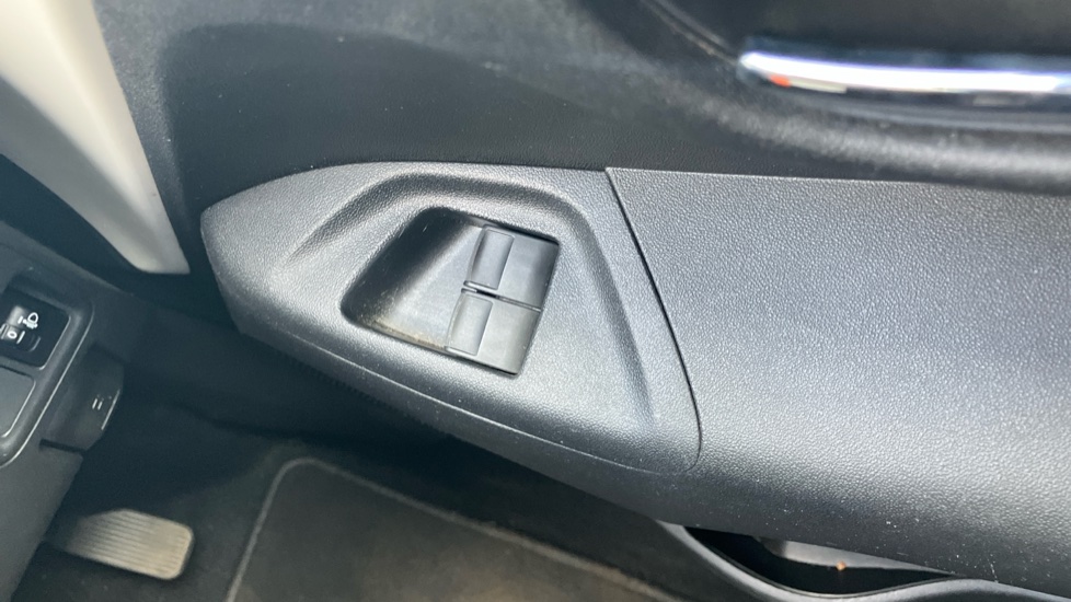 Toyota Aygo 1.0 VVT-i X-Press 5dr Petrol Hatchback - Image 33