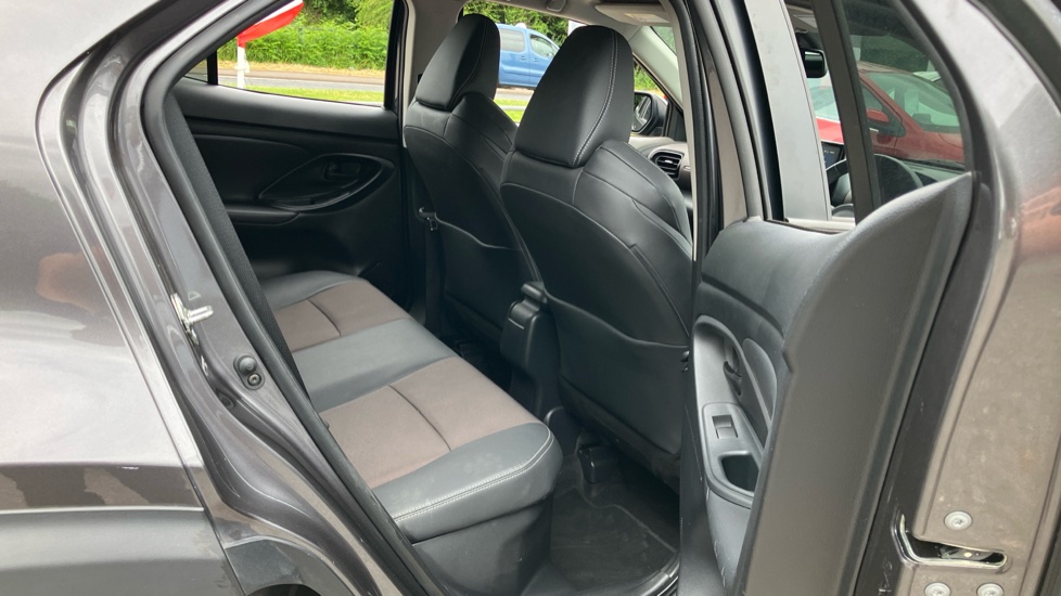 Toyota Yaris Cross 1.5 Hybrid Excel 5dr CVT Hybrid Estate - Image 8
