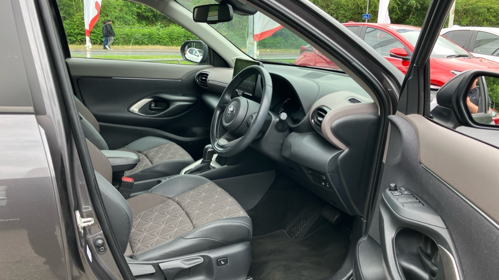 Toyota Yaris Cross 1.5 Hybrid Excel 5dr CVT Hybrid Estate - Image 12