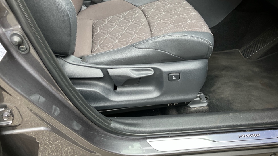 Toyota Yaris Cross 1.5 Hybrid Excel 5dr CVT Hybrid Estate - Image 30
