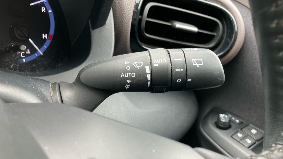 Toyota Yaris Cross 1.5 Hybrid Excel 5dr CVT Hybrid Estate - Image 37