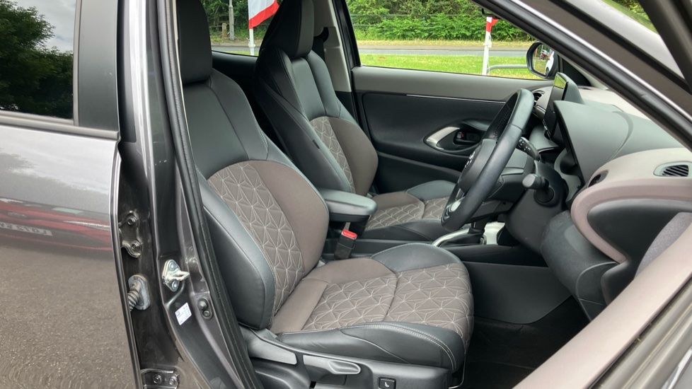 Toyota Yaris Cross 1.5 Hybrid Excel 5dr CVT Hybrid Estate - Image 61