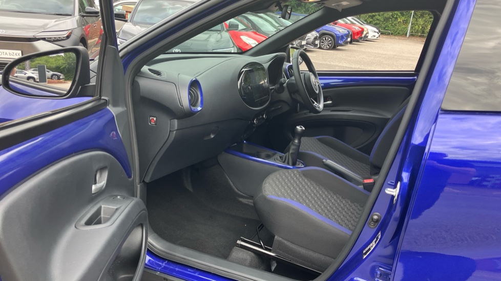 Toyota Aygo X 1.0 VVT-i Edge 5dr Petrol Hatchback - Image 5