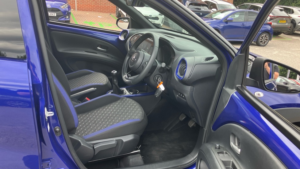 Toyota Aygo X 1.0 VVT-i Edge 5dr Petrol Hatchback - Image 12