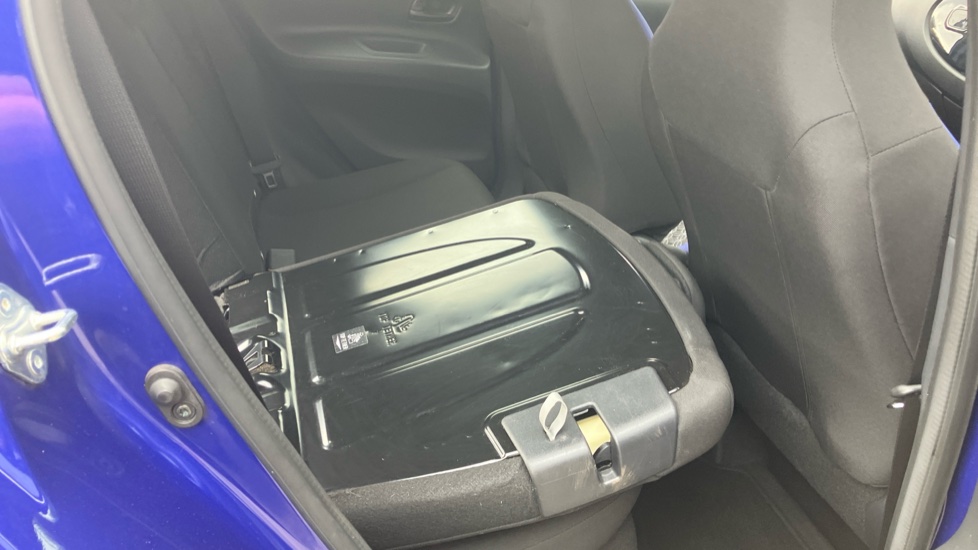 Toyota Aygo X 1.0 VVT-i Edge 5dr Petrol Hatchback - Image 18