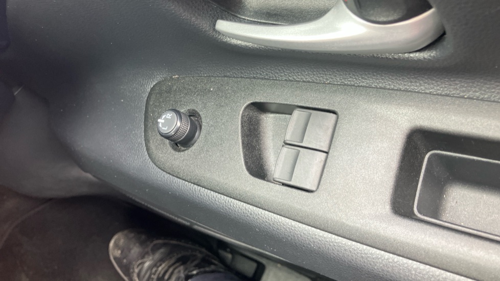 Toyota Aygo X 1.0 VVT-i Edge 5dr Petrol Hatchback - Image 33