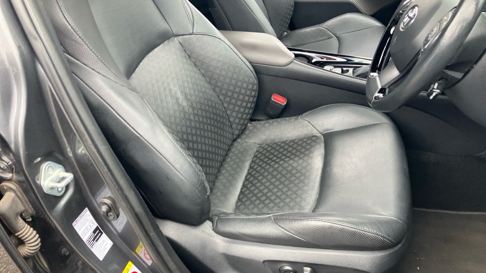 Toyota C-HR 2.0 Hybrid Excel 5dr CVT Hybrid Hatchback - Image 17