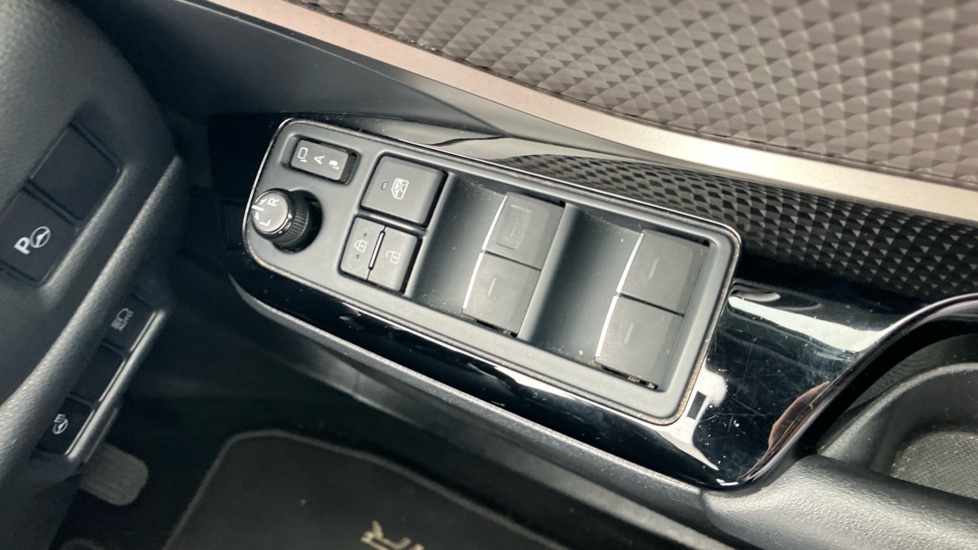 Toyota C-HR 2.0 Hybrid Excel 5dr CVT Hybrid Hatchback - Image 33