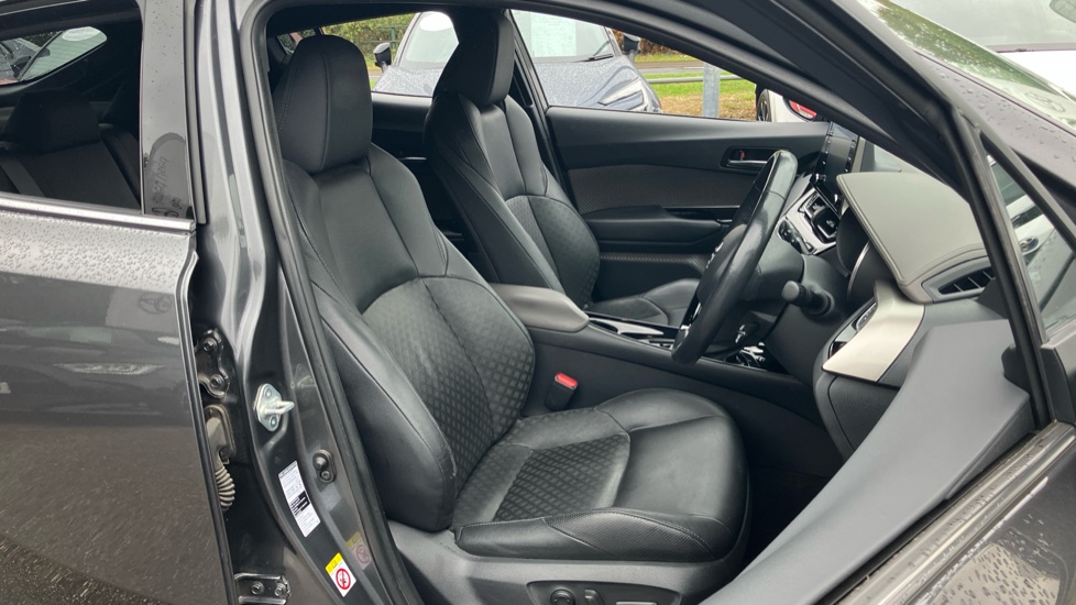 Toyota C-HR 2.0 Hybrid Excel 5dr CVT Hybrid Hatchback - Image 60