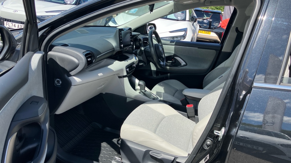 Toyota Yaris 1.5 Hybrid Excel 5dr CVT Hybrid Hatchback - Image 5