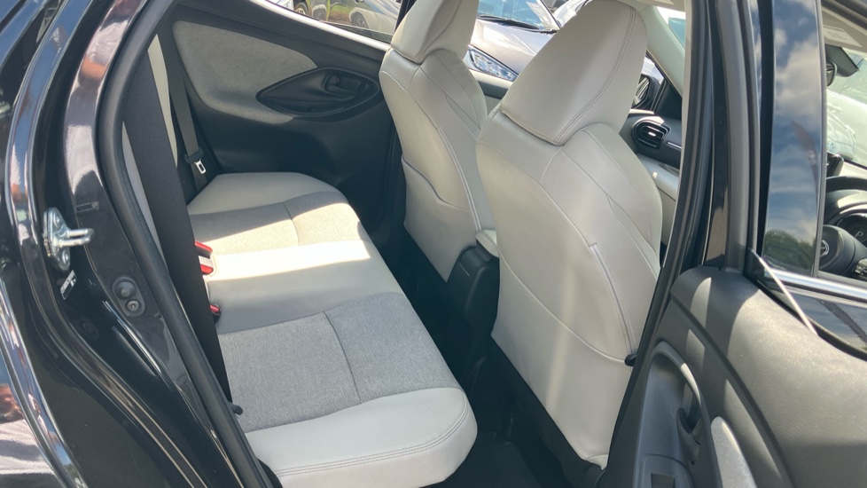 Toyota Yaris 1.5 Hybrid Excel 5dr CVT Hybrid Hatchback - Image 8