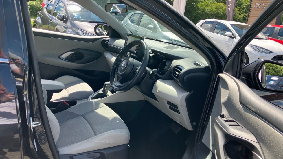 Toyota Yaris 1.5 Hybrid Excel 5dr CVT Hybrid Hatchback - Image 12