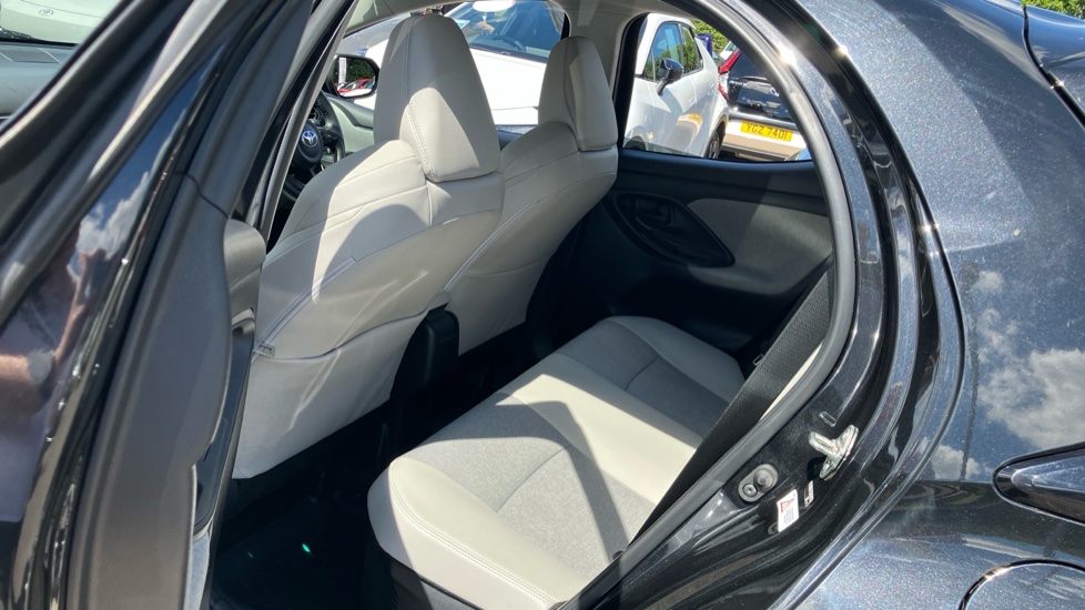 Toyota Yaris 1.5 Hybrid Excel 5dr CVT Hybrid Hatchback - Image 15