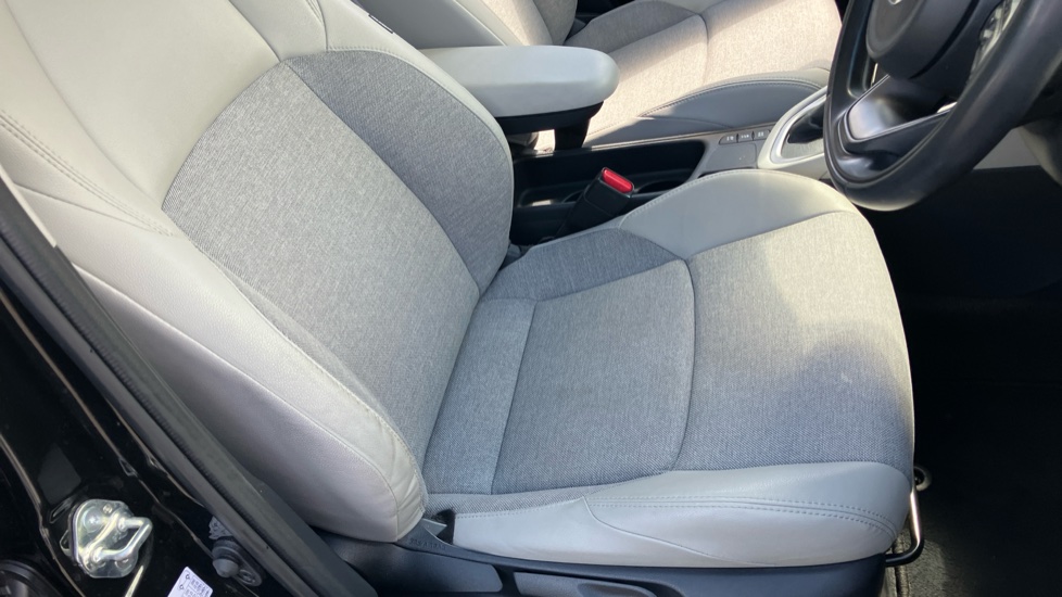 Toyota Yaris 1.5 Hybrid Excel 5dr CVT Hybrid Hatchback - Image 17