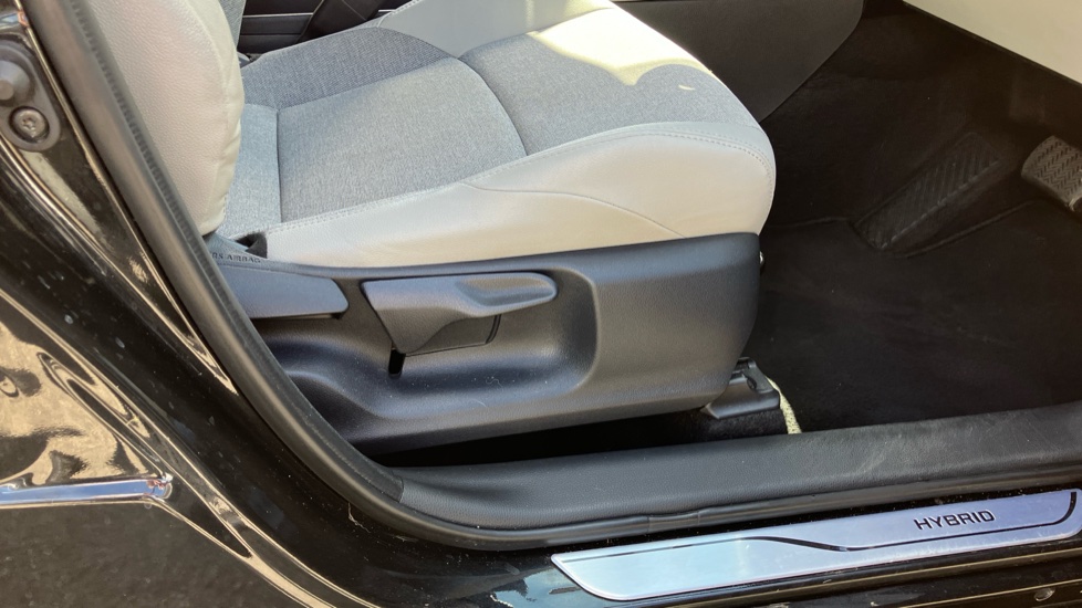 Toyota Yaris 1.5 Hybrid Excel 5dr CVT Hybrid Hatchback - Image 30