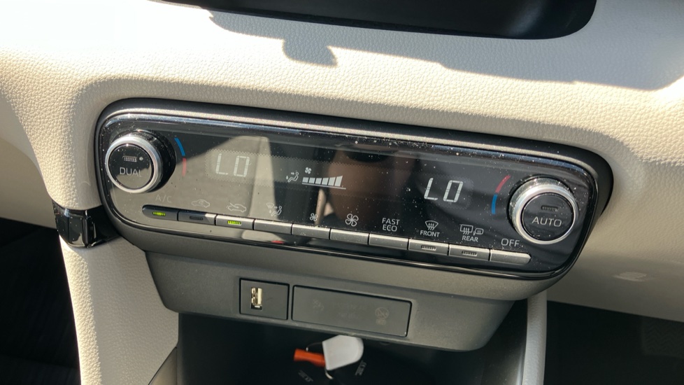 Toyota Yaris 1.5 Hybrid Excel 5dr CVT Hybrid Hatchback - Image 38