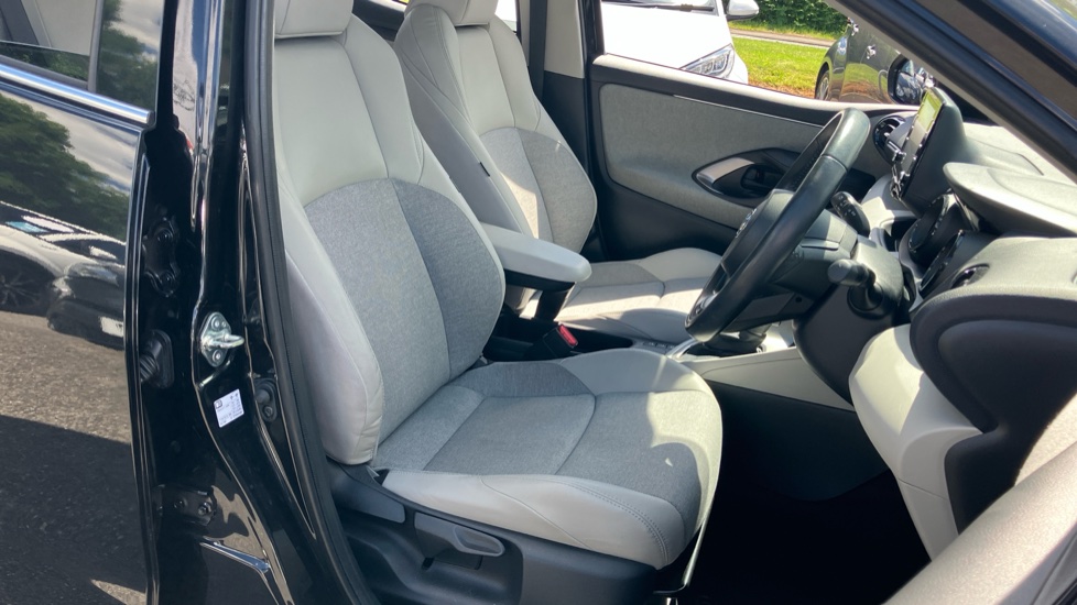 Toyota Yaris 1.5 Hybrid Excel 5dr CVT Hybrid Hatchback - Image 60