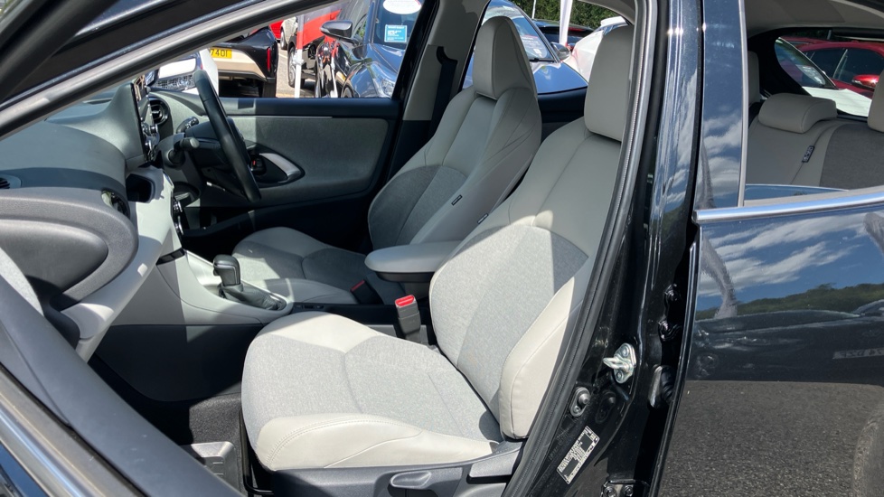 Toyota Yaris 1.5 Hybrid Excel 5dr CVT Hybrid Hatchback - Image 64