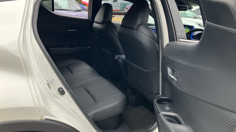 Toyota C-HR 2.0 Hybrid Dynamic 5dr CVT Hybrid Hatchback - Image 8