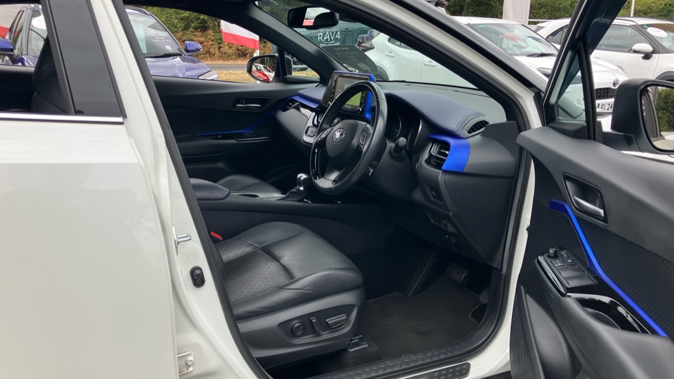 Toyota C-HR 2.0 Hybrid Dynamic 5dr CVT Hybrid Hatchback - Image 12