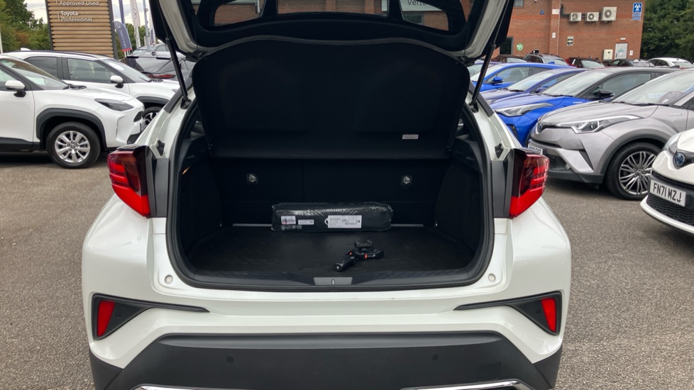 Toyota C-HR 2.0 Hybrid Dynamic 5dr CVT Hybrid Hatchback - Image 13